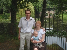 Anneke met haar man en zoontje Stijn